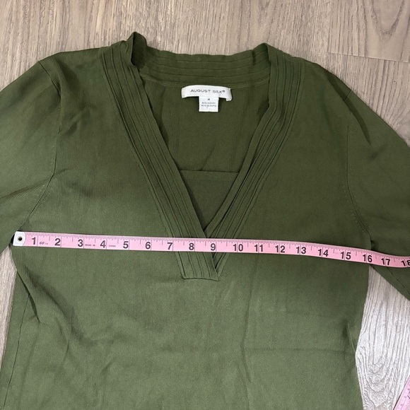 August Silk Quarter Sleeve V-Neck Blouse Green Size M - Picture 6 of 6